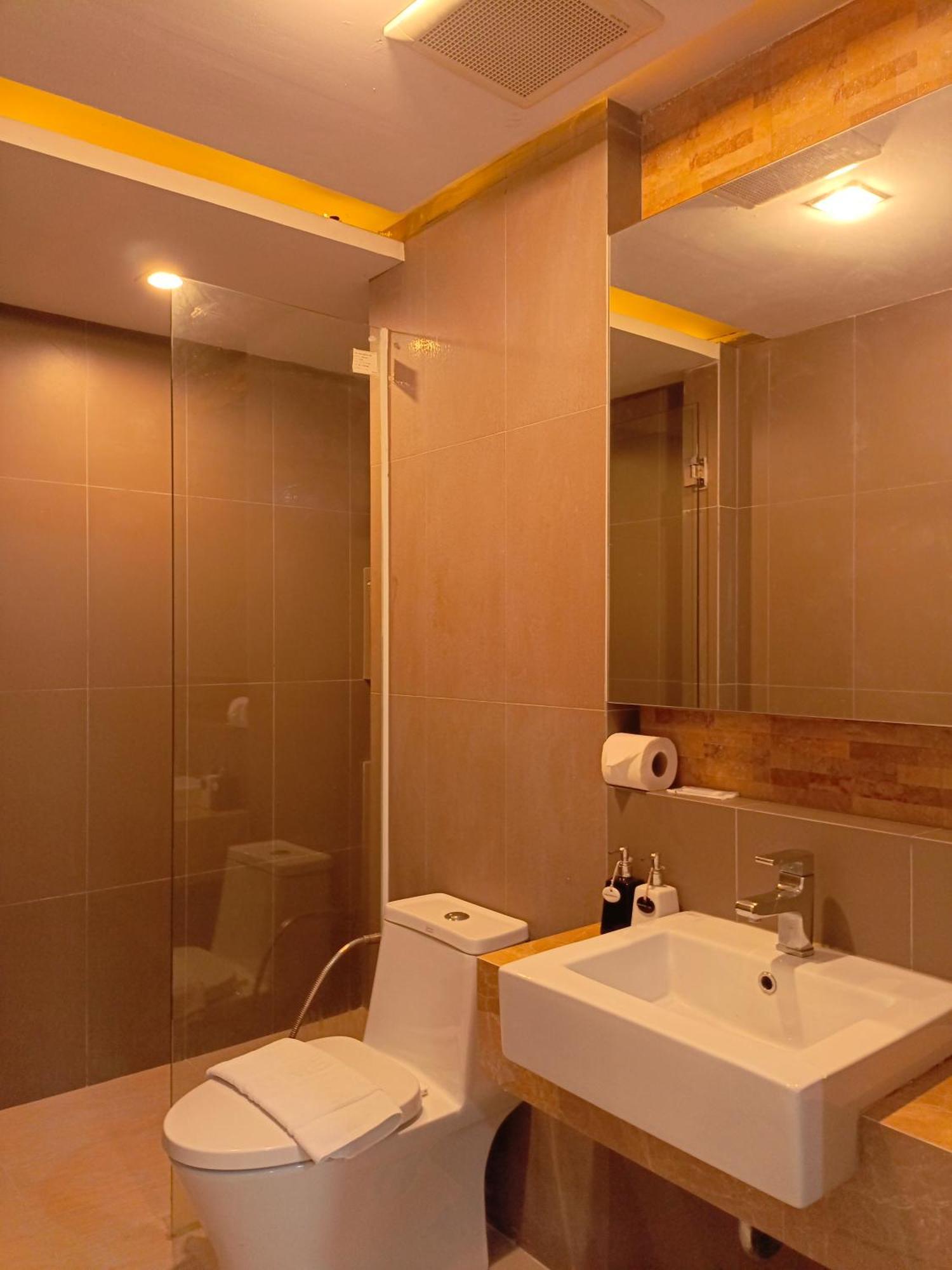 Wisdom Hotel & Residence Районг Экстерьер фото