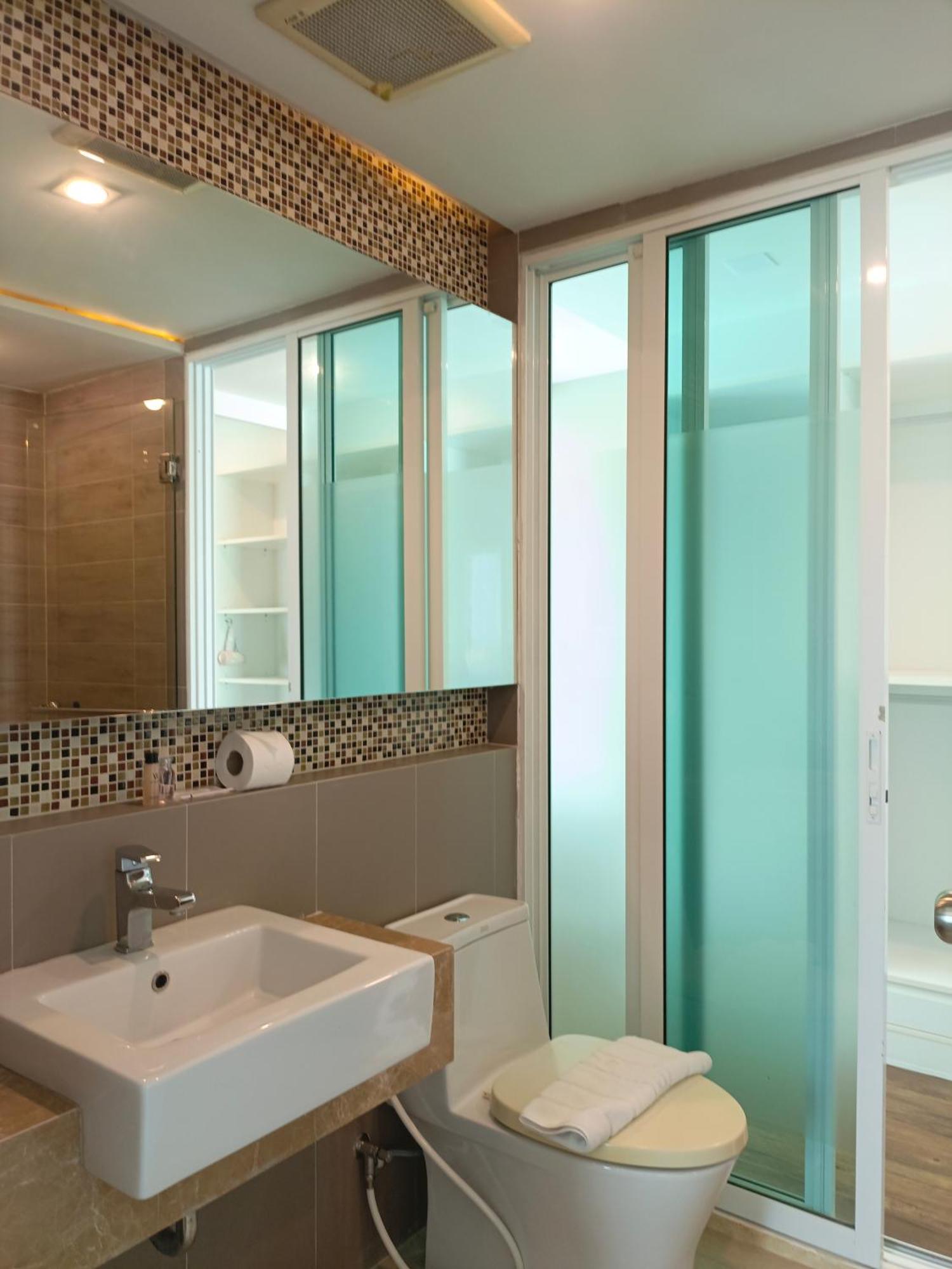 Wisdom Hotel & Residence Районг Экстерьер фото