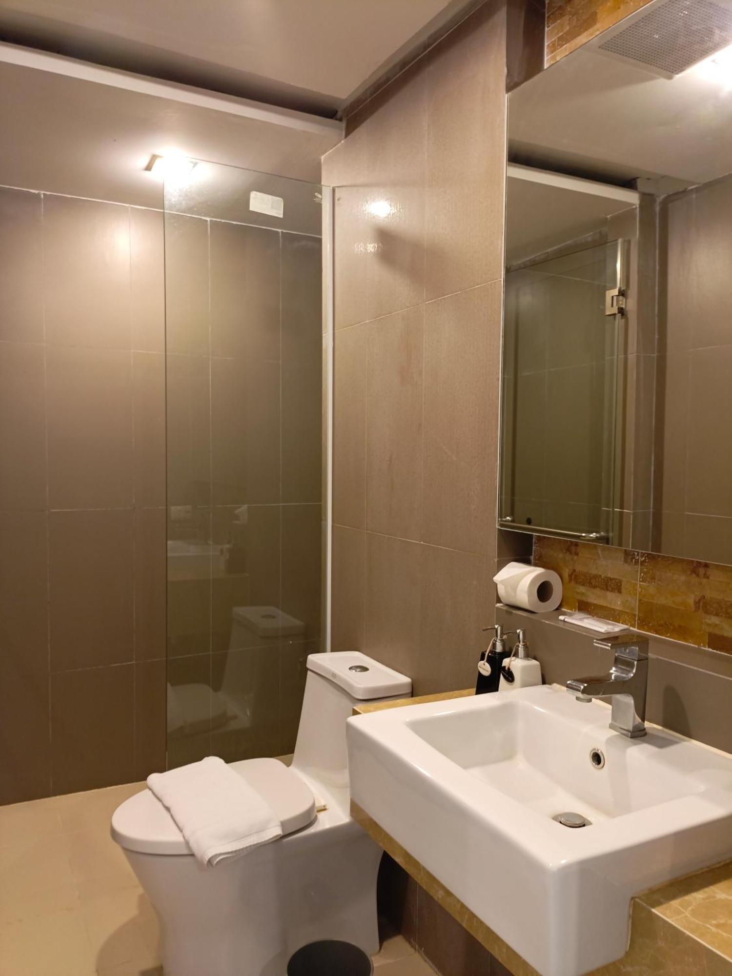 Wisdom Hotel & Residence Районг Экстерьер фото